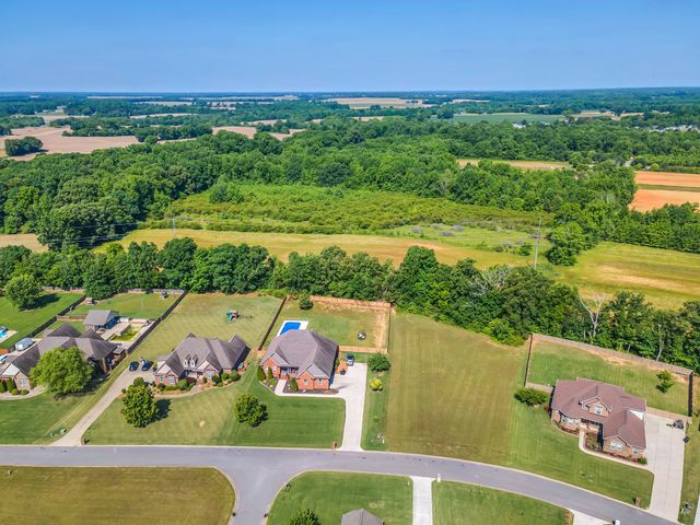 33 Ivy Dr, Fayetteville, TN 37334