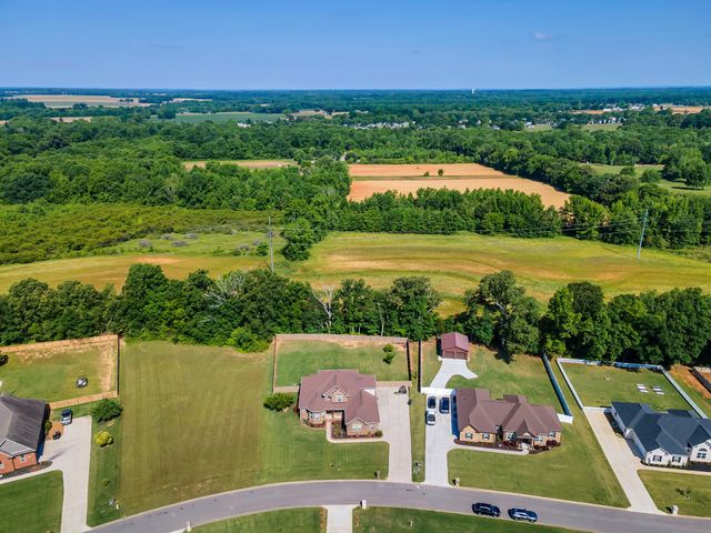 33 Ivy Dr, Fayetteville, TN 37334