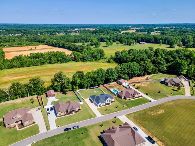 33 Ivy Dr, Fayetteville, TN 37334