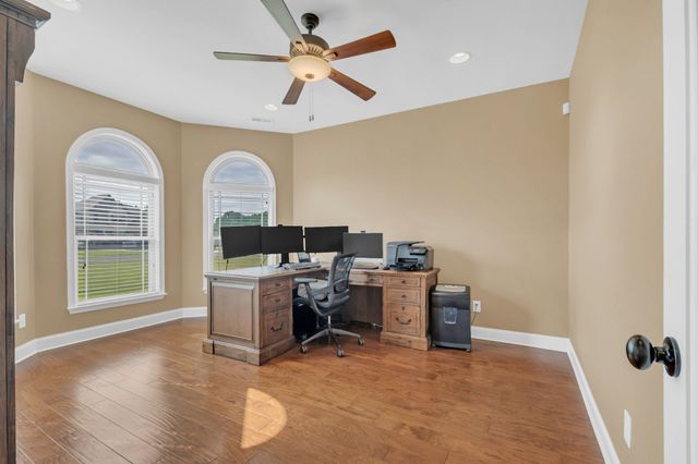 33 Ivy Dr, Fayetteville, TN 37334