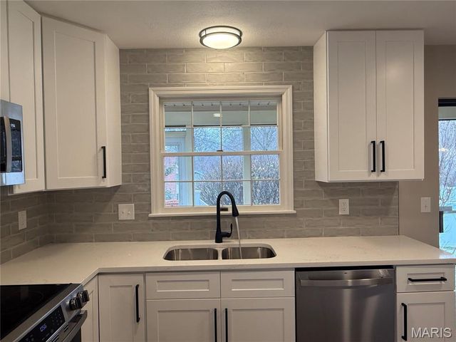 14112 Glen Cove Drive, Chesterfield, MO 63017