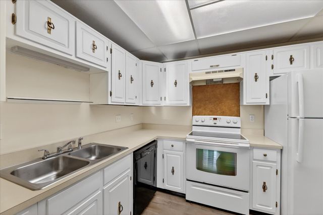 10206 Cricklewood Court, Portage City, MI 49024