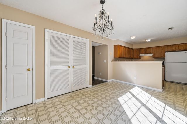 8025 Aspen Green Ln, Louisville, KY 40291