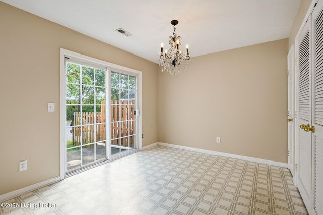 8025 Aspen Green Ln, Louisville, KY 40291