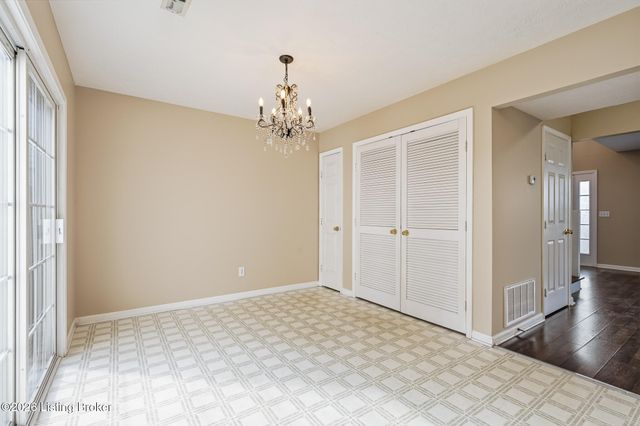 8025 Aspen Green Ln, Louisville, KY 40291