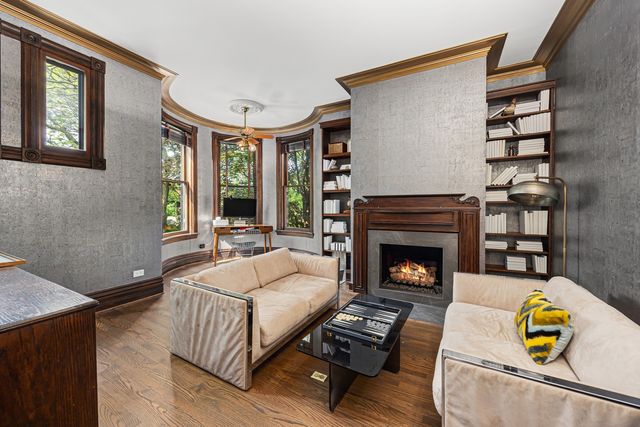 2138 W Caton Street, Chicago, IL 60647