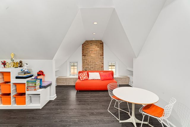 2138 W Caton Street, Chicago, IL 60647