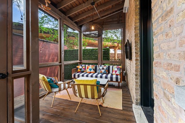 2138 W Caton Street, Chicago, IL 60647