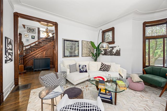 2138 W Caton Street, Chicago, IL 60647