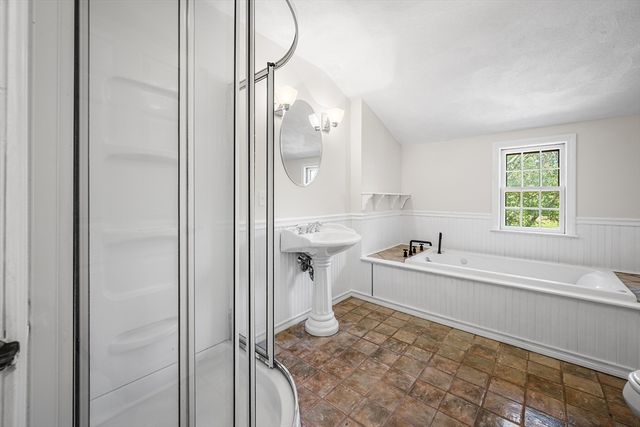 153 High St, Topsfield, MA 01983