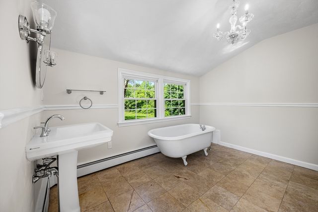 153 High St, Topsfield, MA 01983