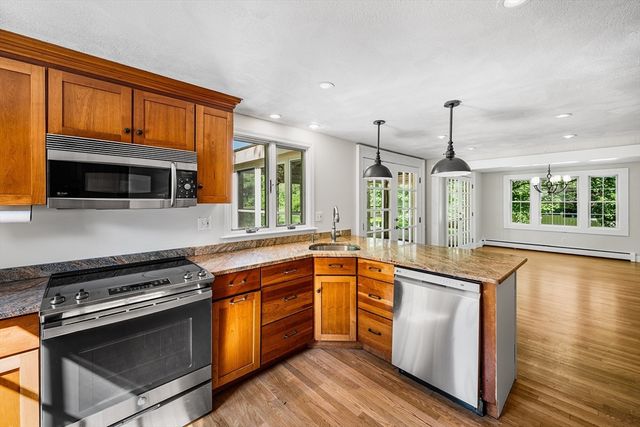 153 High St, Topsfield, MA 01983