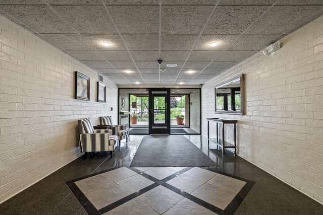 1800 Huntington Boulevard 307, Hoffman Estates, IL 60169