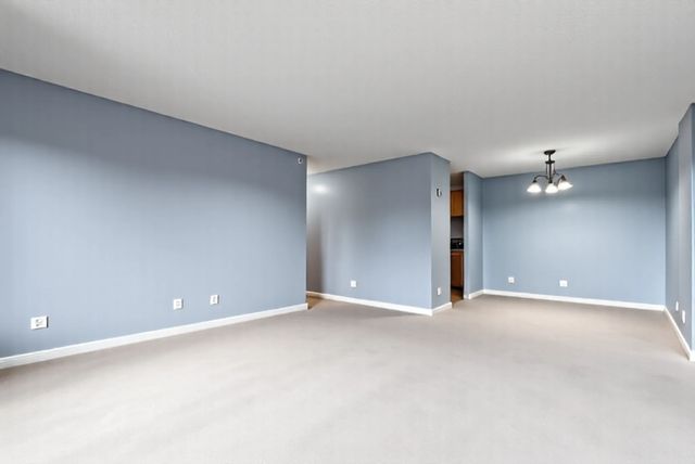 1800 Huntington Boulevard 307, Hoffman Estates, IL 60169