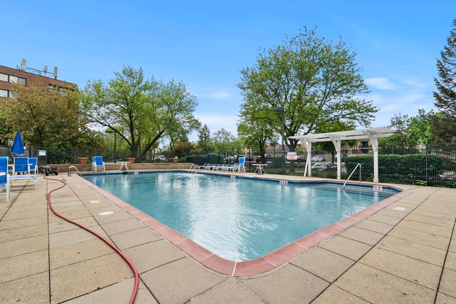 1800 Huntington Boulevard 307, Hoffman Estates, IL 60169