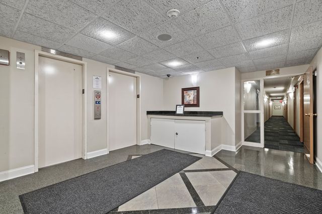 1800 Huntington Boulevard 307, Hoffman Estates, IL 60169