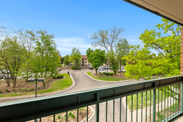 1800 Huntington Boulevard 307, Hoffman Estates, IL 60169