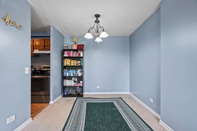 1800 Huntington Boulevard 307, Hoffman Estates, IL 60169