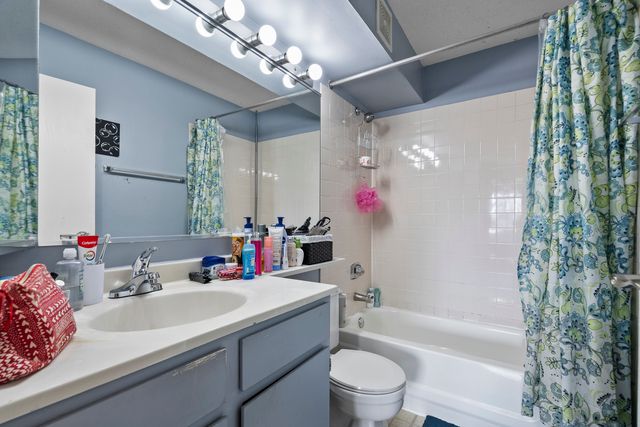 1800 Huntington Boulevard 307, Hoffman Estates, IL 60169