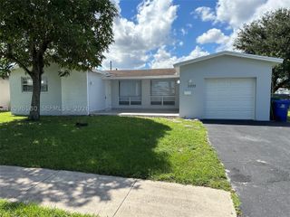 3608 Island Dr, Miramar, FL 33023