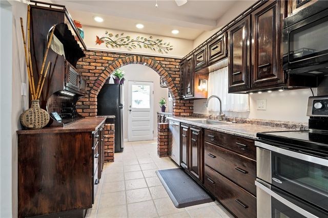 956 Greenfield Ave, Greenfield, PA 15217