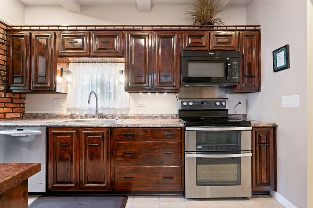 956 Greenfield Ave, Greenfield, PA 15217