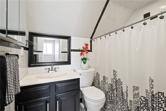 956 Greenfield Ave, Greenfield, PA 15217