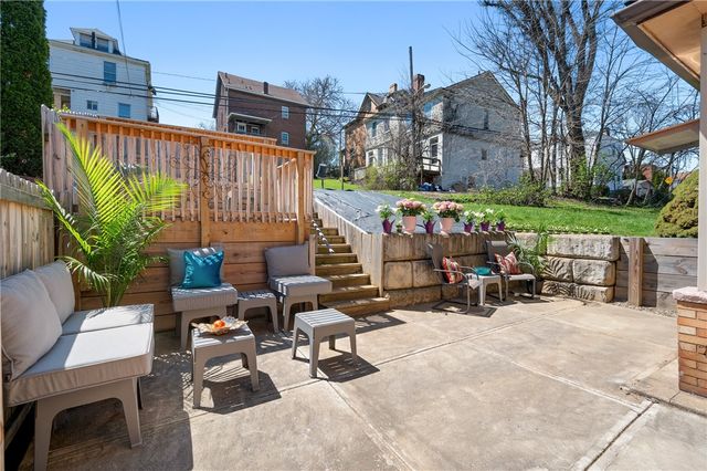 956 Greenfield Ave, Greenfield, PA 15217