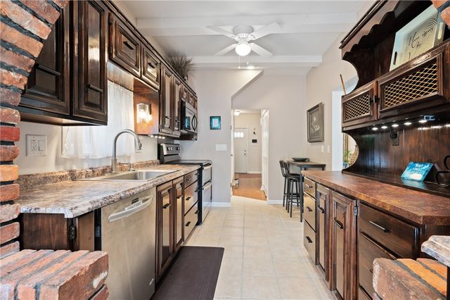 956 Greenfield Ave, Greenfield, PA 15217