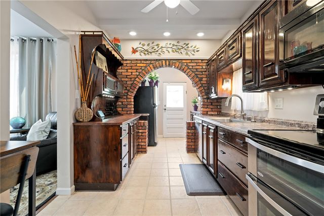 956 Greenfield Ave, Greenfield, PA 15217
