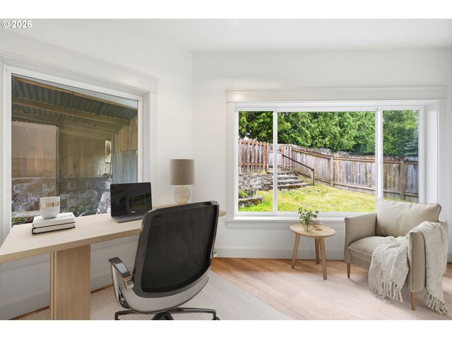 160 Se 19TH St, Troutdale, OR 97060