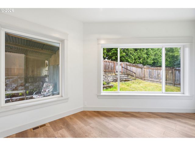160 Se 19TH St, Troutdale, OR 97060