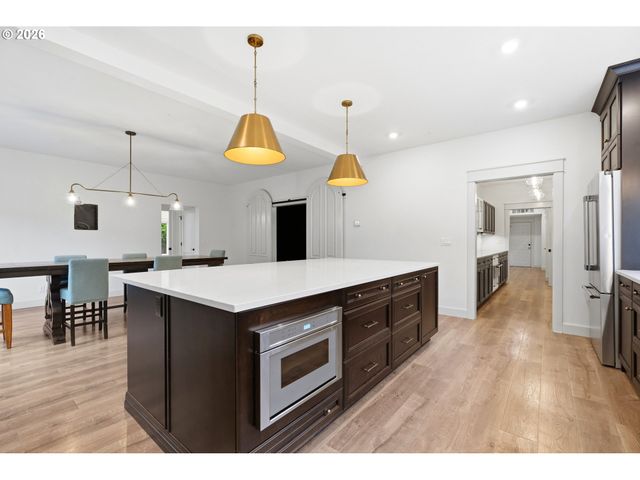 160 Se 19TH St, Troutdale, OR 97060