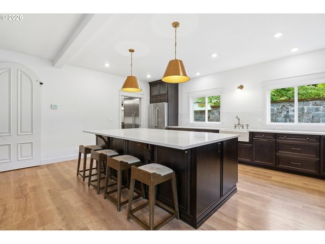 160 Se 19TH St, Troutdale, OR 97060