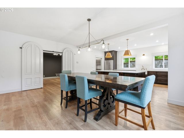 160 Se 19TH St, Troutdale, OR 97060
