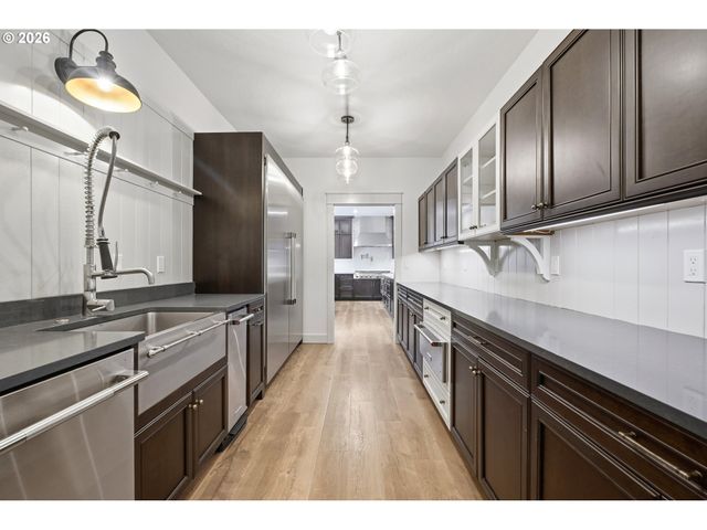 160 Se 19TH St, Troutdale, OR 97060