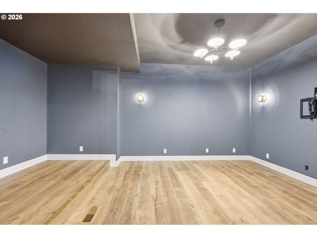 160 Se 19TH St, Troutdale, OR 97060