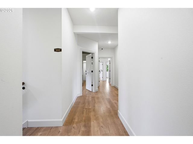 160 Se 19TH St, Troutdale, OR 97060