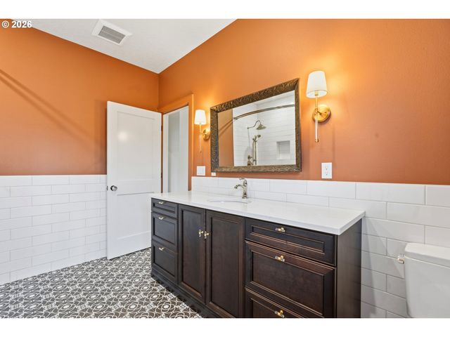 160 Se 19TH St, Troutdale, OR 97060