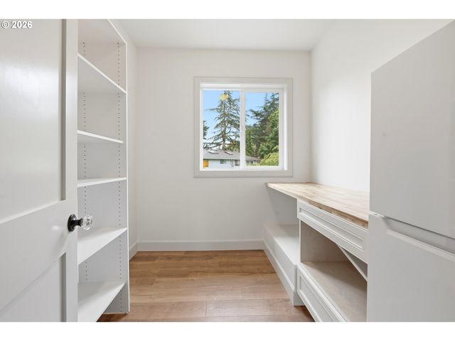 160 Se 19TH St, Troutdale, OR 97060