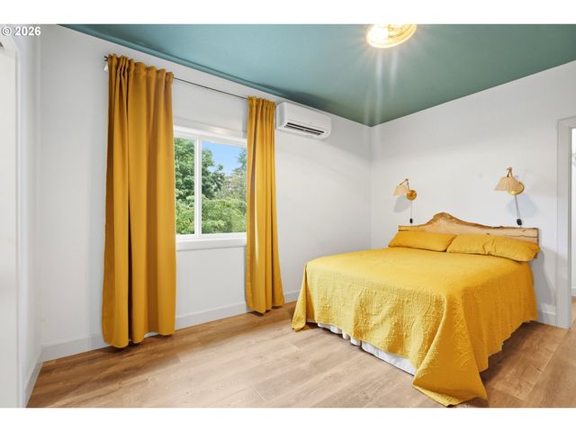 160 Se 19TH St, Troutdale, OR 97060