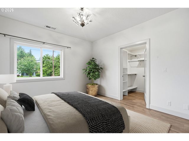 160 Se 19TH St, Troutdale, OR 97060
