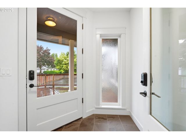 160 Se 19TH St, Troutdale, OR 97060
