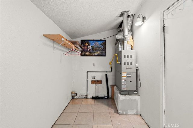 2442 Hunsaker, Running Springs, CA 92382