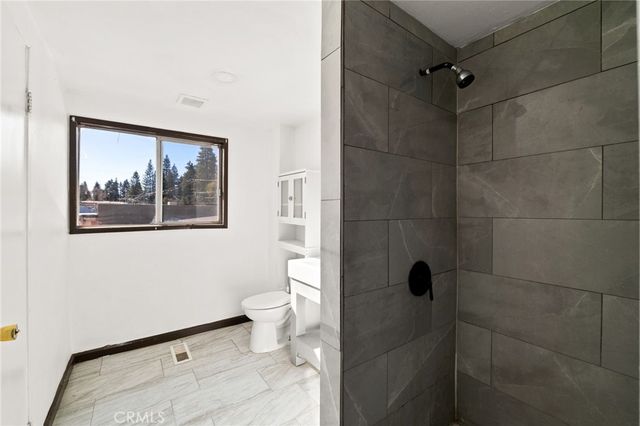 2442 Hunsaker, Running Springs, CA 92382