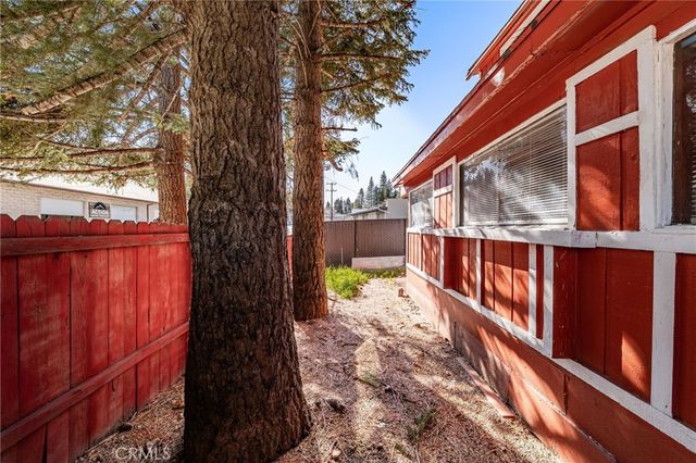 2442 Hunsaker, Running Springs, CA 92382