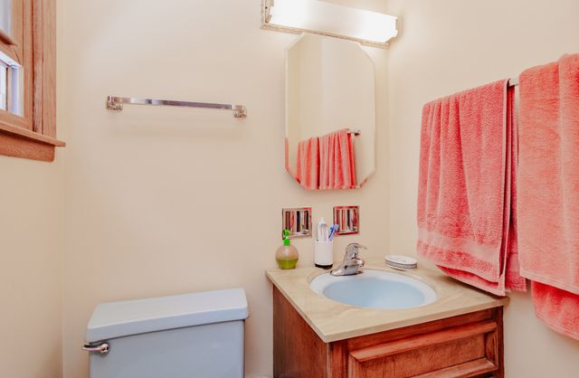 5834 W Foster Avenue, Chicago, IL 60630