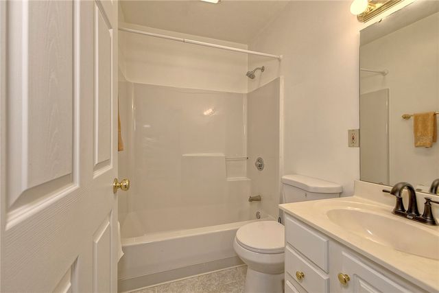 727 Dithridge St., Jeannette, PA 15644