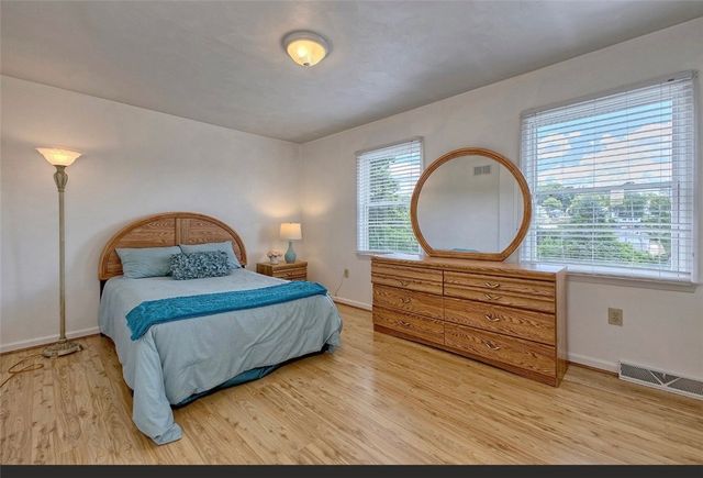 727 Dithridge St., Jeannette, PA 15644