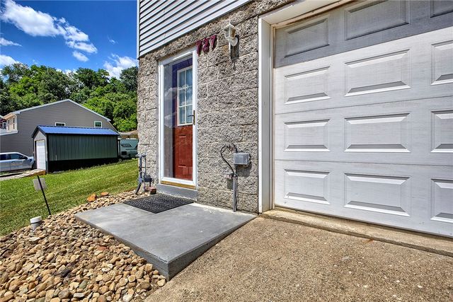 727 Dithridge St., Jeannette, PA 15644